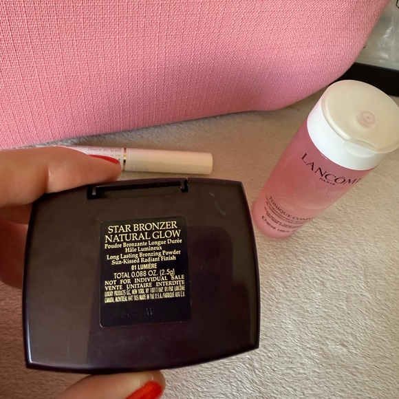 New Lancome Cosmetic Make Up Set & Pink
Cosmetic Bag - Picture 9 of 14